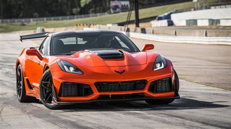Just Under 2600 Corvette C7s Still Available In The Us