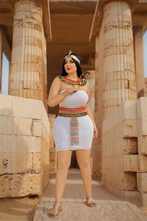 Egypt Police Arrest Curvy Model For Sharing ‘provocative’ Pyramid Photos