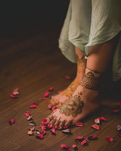 15 Minimalist Mehndi Designs For The Brides Who Like To Keep It Simple