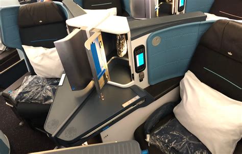Review KLM Boeing 787 9 World Business Class Upon Boarding