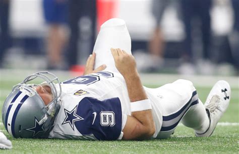 Tony Romo Leaves Cowboys Panthers Game Holding Left Shoulder Update