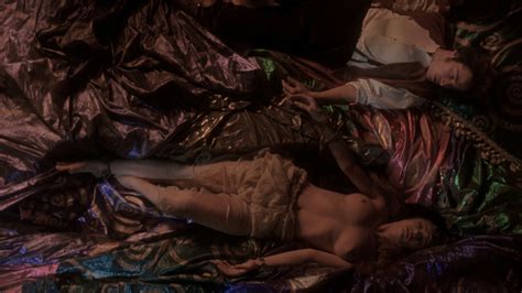 Monica Bellucci Nuda Anni In Dracula Di Bram Stoker