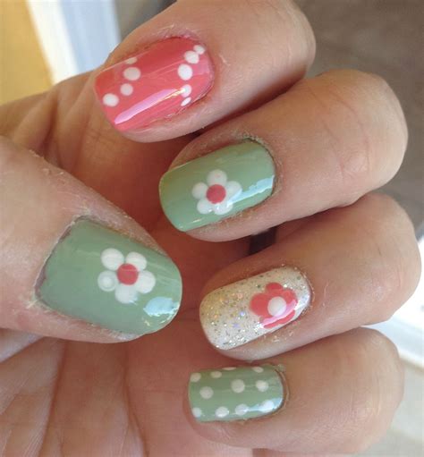 my nail art flowers dots and glitter flower nails dot nail art daisy nail art