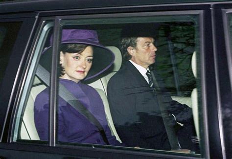 Queen Elizabeth Ii News How Tony Blair Looked To The Queen To Keep