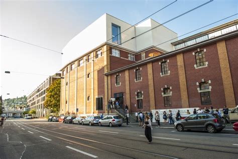 De tekst is beschikbaar onder de licentie creative commons naamsvermelding/gelijk delen, er kunnen aanvullende voorwaarden van toepassing zijn. Das letzte Gebäude von Le Corbusier | PARNASS Kunstmagazin