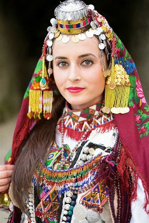 Ndihmo Zot Si Mke Ndihmue — Arbëresh Albanian Woman From Caraffa Di