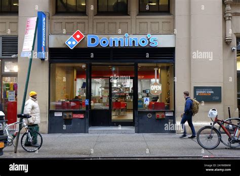 Dominos Pizza 227 W 40th St New York Ny Exterior Storefront Of
