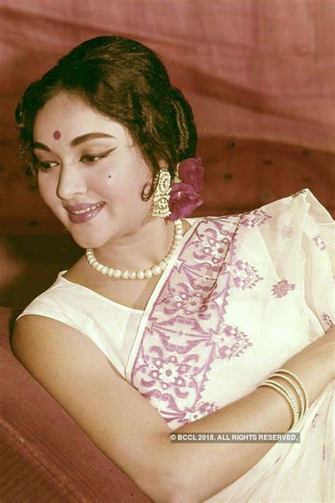 dressed in a saree kohl eyed vyjayanthimala takes your breath away during the photoshoot