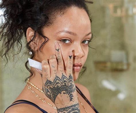 priscilla ono rihanna s makeup artist teaches us how to nail riri s ‘fenty face using one
