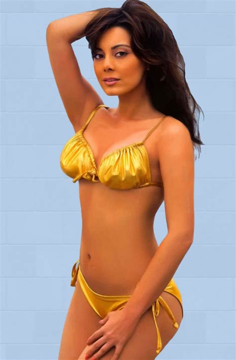Hot Fashion 2011 Minissha Lamba Bikini Wallpapers Bollywood Bikini