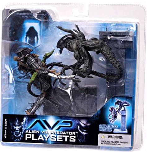 Alien Attacks Predator Action Figure Set Playsets Alien Vs Predator