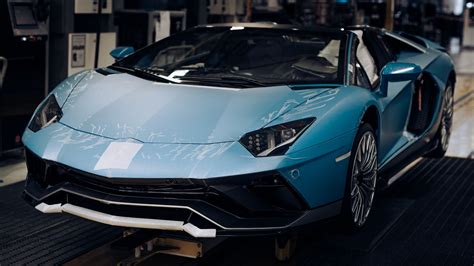 Giới nhà giàu hết cơ hội mua siêu xe Lamborghini Aventador mới