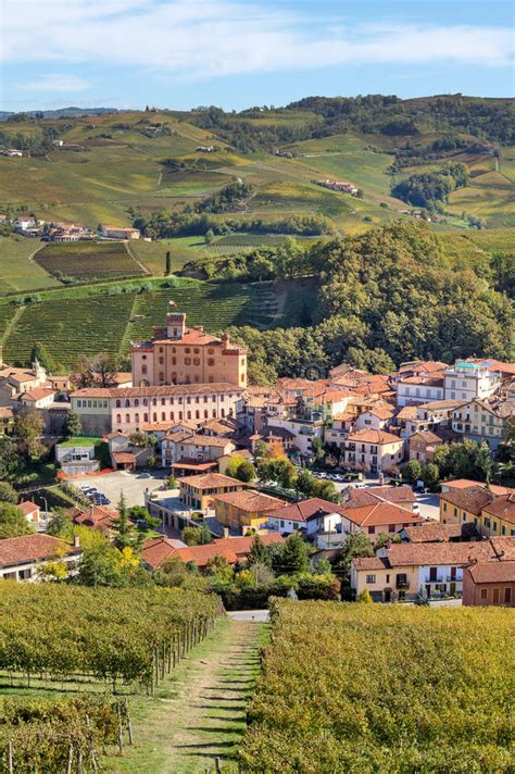 We have reviews of the best places to see in barolo. Vista Autunnale Su Barolo. Piemonte, Italia. Fotografia ...