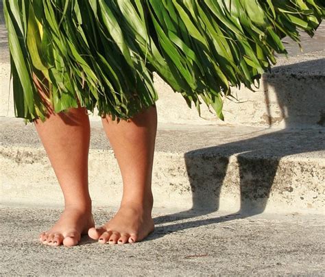 The History Of The Hawaiian Grass Skirt Costumes R Us Fancy Dress