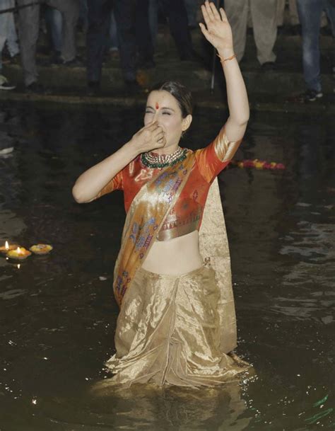 Kangana Ranaut Takes A Dip In Ganga Chants Har Har Mahadev