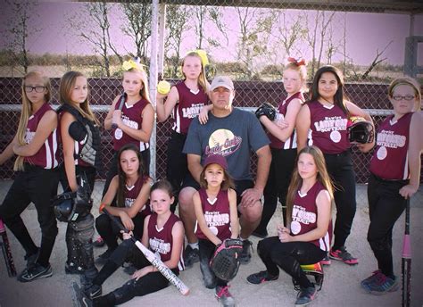 Pin By Sandy Crow On Photography Ideas Softball Pictures Poses