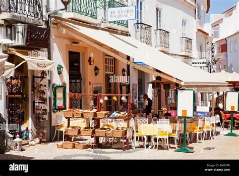 Eine Restaurant-Terrasse; Lagos Algarve Portugal Stockfotografie - Alamy