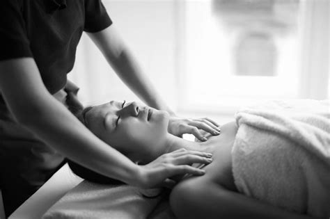 3 Ways Massage Therapy Improves Mental Health Etobicoke High Performance Health Clinic