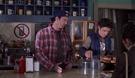 Lukes Got A New Sign In His Diner On Gilmore Girls And It Will Make