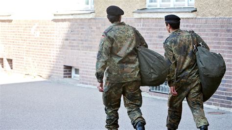Ukraine Konflikt Mehrheit der Deutschen für Rückkehr zur Wehrpflicht