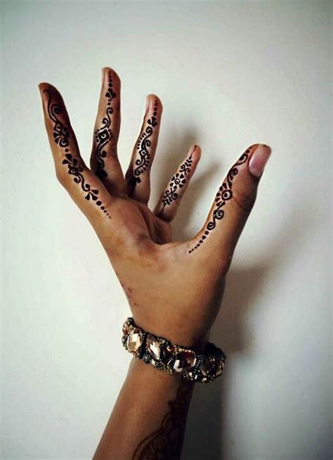 45 latest side finger tattoos henna finger tattoo henna tattoo designs henna tattoo hand