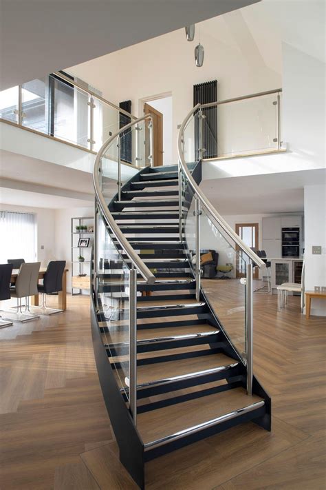 Luxury Design Powder Coating Steel Beam Curved Staircase Wooden Tread