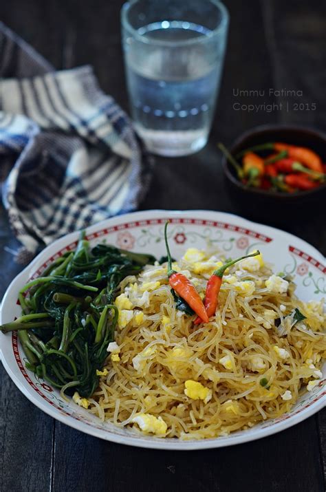 In certain countries, such as singapore, the term goreng is occasionally substituted with its english equivalent for the name of the dish. Simply Cooking and Baking...: Bihun Goreng Bumbu Ebi dan ...