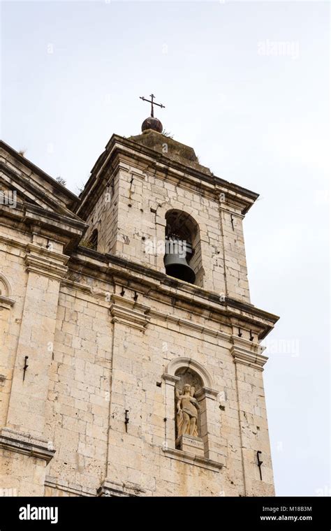 Castel Di Sangro Abruzzo Italy October 13 2017 Basilica Of Santa Maria Enjoys The Ancient