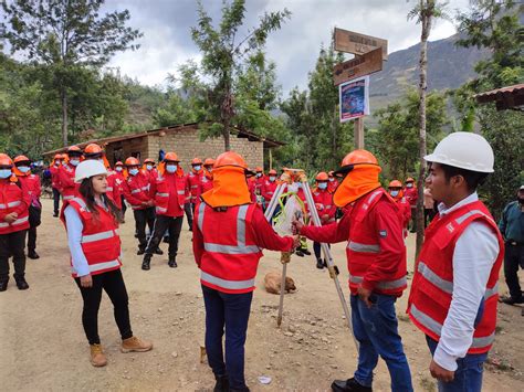 52 Puestos De Trabajo Temporal De “lurawi PerÚ” En El CaserÍo Santa Ana