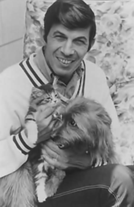 Leonard Nimoy Celebrities With Cats Celebs Men With Cats Animal Gato
