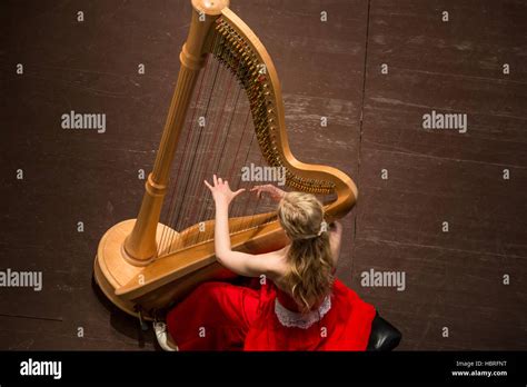Lady Playing The Harp Hi Res Stock Photography And Images Alamy