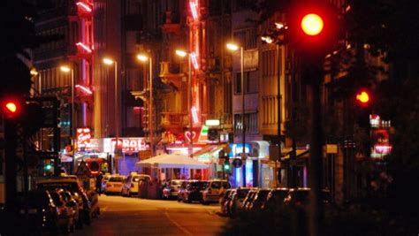Die lichter im frankfurter bahnhofsviertel leuchten wieder. Frankfurter Bahnhofsviertel: „Man kann die Süchtigen nicht ...