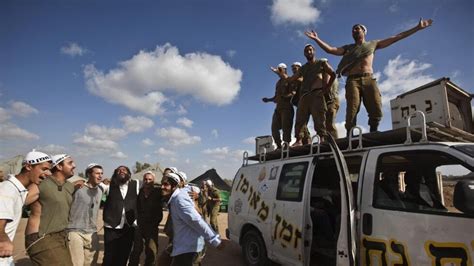 Israël affirme n avoir d autre choix que d intensifier ses raids