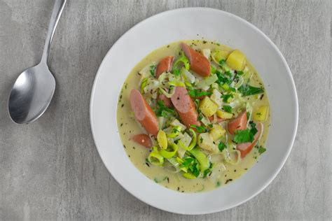 Rezept Kartoffel - Sellerie - Suppe mit Lauch und Bockwurst