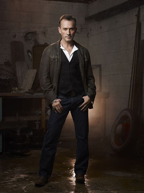 Exclusive Interview Cult Star Robert Knepper On The Cw Series And Ri