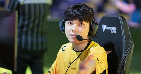 Dk vs t1 나란히 걸어온 2년 8개월의 발자취. [LCK] '써밋' 박우태 "힘든 대결 승리로 마무리해 기분 좋다"