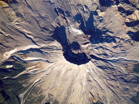 A Look Back At Americas Deadliest Volcanic Eruption In 1980 Mount St Helens Eruption Cbs News