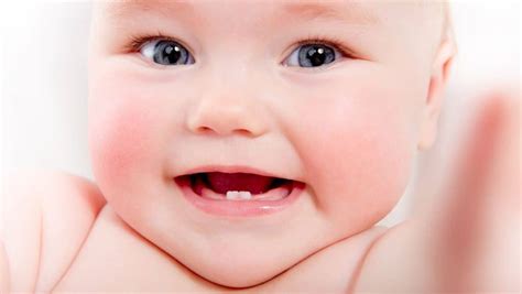 Poussée dentaire bébé Comment soulager votre enfant