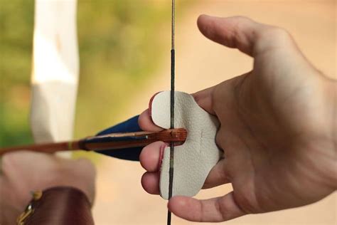 How To Hold The Bow String The Complete Guide To Archery