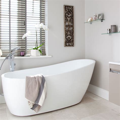 Having a private bathroom is comfortable and saves a lot of another original and radical idea is the open plan which unites bedroom and bathroom in one common space. En-suite bathroom ideas - En-suite bathrooms for small ...