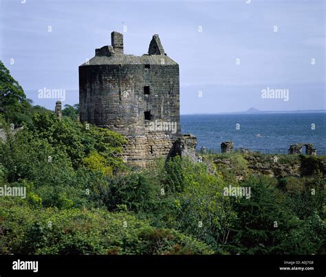 Ravenscraig Castle Kirkcaldy Hi Res Stock Photography And Images Alamy