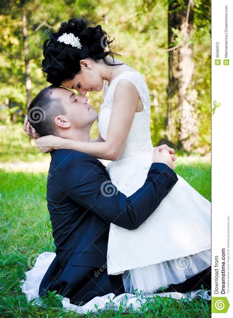 Briefende in anderen sprachen wörterbuch englisch ↔ deutsch: Outdoor Sensual Portrait Of Young Beautiful Couple In Love Stock Photo - Image: 66580612