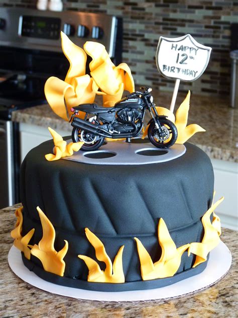 But the wife should better not. Motorcycle cake #mimissweetcakesnbakes #motorcyclecake # ...