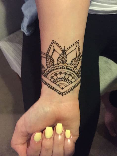 Simple Wrist Henna Design Tatuajes De Henna Diseños De Henna Arte