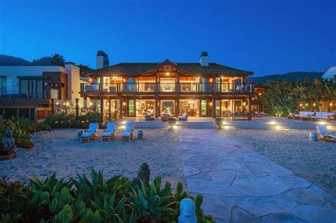 He is best known as the fifth actor to play secret agent james bond in the bond film series. La villa de Pierce Brosnan à Malibu en vente pour 100 ...