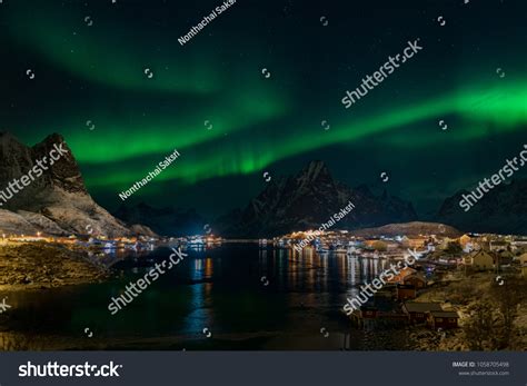 Reine Lofoten Islands Northern Lights Stock Photo 1058705498 Shutterstock