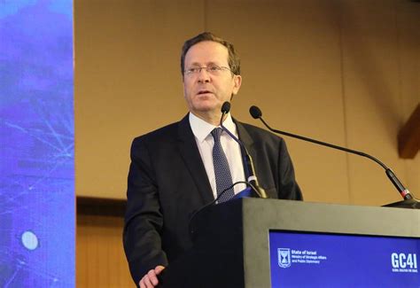 The israeli parliament on wednesday elected isaac herzog, a former leader of the labour party, as the 11th president as the country faces a political struggle and ousting of prime minister. Isaac Herzog : "Creo en el trabajo y en el fortalecimiento ...