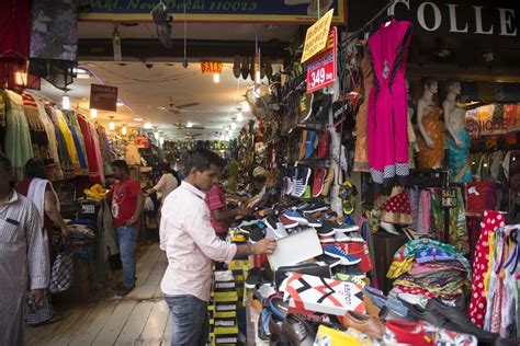15 Best Delhi Markets For Shopping And What You Can Buy