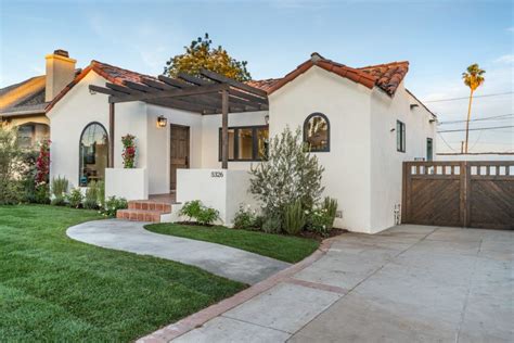 Spanish Bungalow In Windsor Hills By Hello Homes Sold For 1 175 000 In 2020 Spanish Bungalow