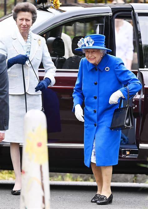 Queen Elizabeth Ii Tours Scotland With Daughter Princess Anne Photos Us Weekly